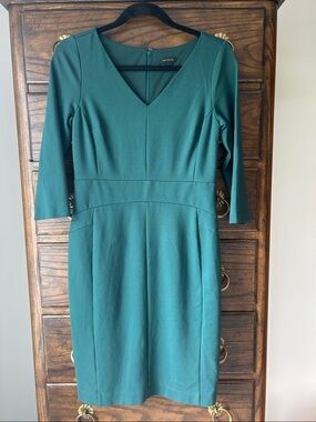 Ann Taylor Dark Green V-Neck Knit Midi Dress, Size 2